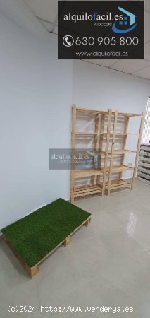 SE ALQUILA LOCAL EN C/ JORGE JUAN DE 37 METROS POR 290€