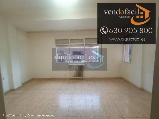  SE VENDE PISO EN AVDA. ISABEL LA CATOLICA DE 5 HABITACIONES POR 190000€ 