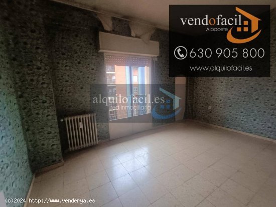 SE VENDE PISO EN AVDA. ISABEL LA CATOLICA DE 5 HABITACIONES POR 190000€