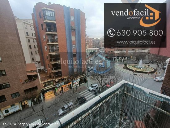 SE VENDE PISO EN AVDA. ISABEL LA CATOLICA DE 5 HABITACIONES POR 190000€