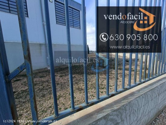 SE VENDEN 3 NAVES EN CARRETERA SANTANA POR 295000€