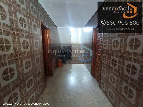 SE VENDE CASA EN BARRIO SAN PEDRO DE 250 METROS POR 115000€