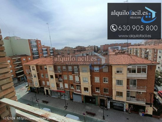 SE ALQUILAN HABITACIONES EN C/ ARQUITECTO VANDELVIRA POR 350€ TODO INCLUIDO