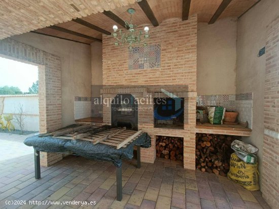 SE ALQUILA CHALET EN CARRETERA DE JAEN POR 2500€