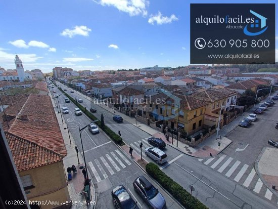 SE ALQUILAN HABITACIONES EN C/ PEREZ PASTOR POR 300€ TODO INCLUIDO