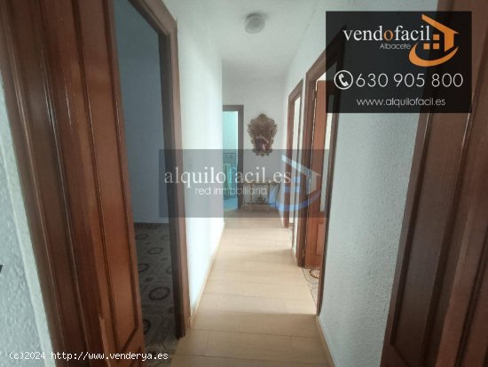 SE VENDE PISO EN C/ HERMANOS QUINTERO DE 3 HABITACIONES POR 125000€