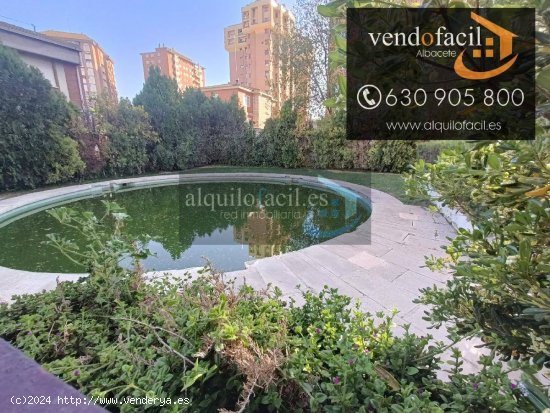 SE VENDE PISO CON GARAJE, PISCINA, PISTA DE TENIS EN AVDA DE LA ESTACION DE 4 HABITACIONES POR 25000