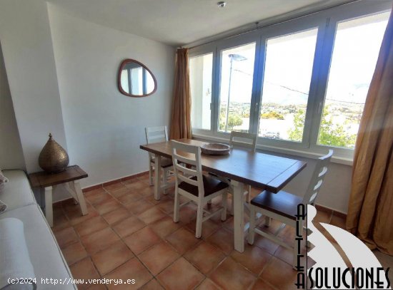 Alquiler vacacional de Precioso Ático-Dúplex con vistas al mar y montaña en Casco Antiguo de Alte