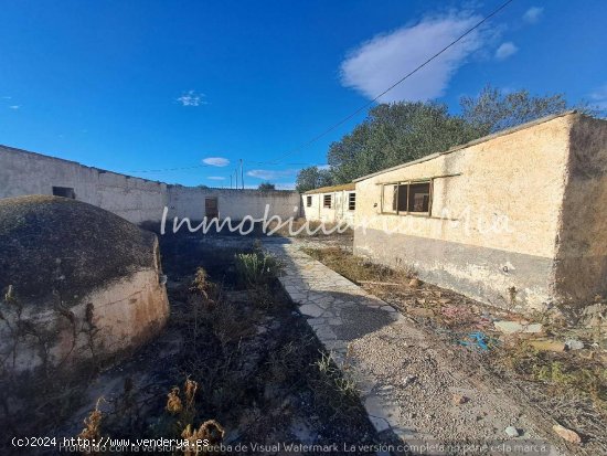 Se vende hermosa finca con casa a reformar a 3minutos del centro comercial parque almenara