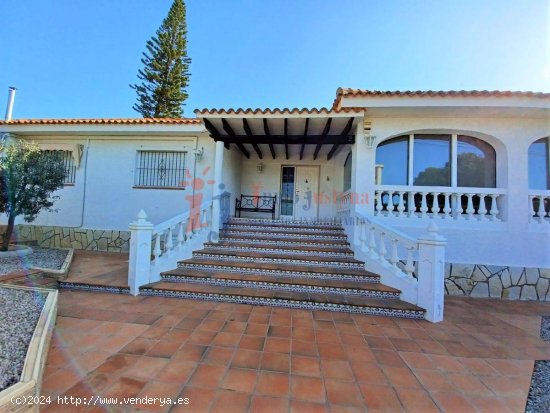 Chalet independiente con piscina. Benidorm.