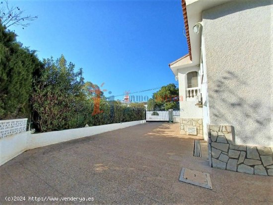 Chalet independiente con piscina. Benidorm.