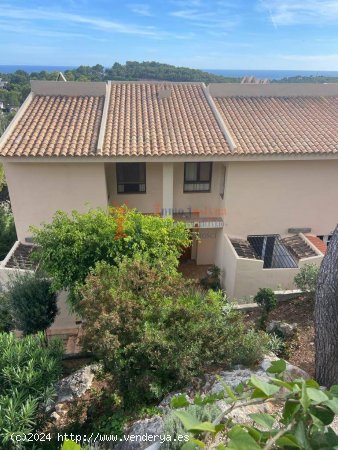 Bungalow con terraza soleada y piscina