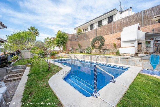 BONITA CASA UNIFAMILIAR A UNA PLANTA MAS D EN SERRA