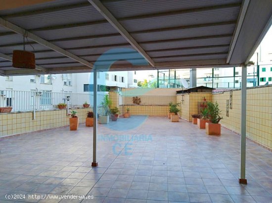 Se vende piso con amplia terraza en Pere Garau