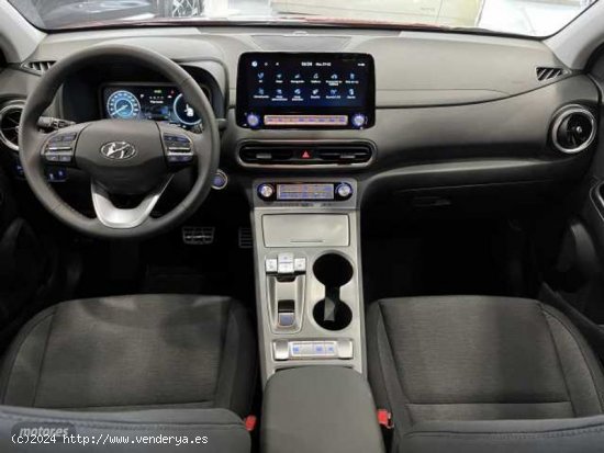 Hyundai Kona Electric Tecno 2C 150kW de 2024 con 13.000 Km por 32.900 EUR. en Cuenca