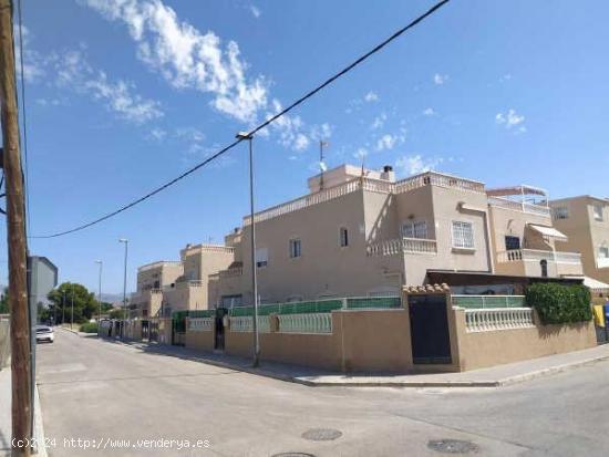 Chalet adosado en venta en Calle Primero De Mayo, Bajo, 03316, Orihuela (Alicante) - ALICANTE