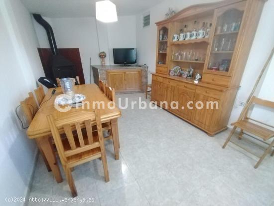 CASA ADOSADA CON 3 HABITACIONES, BUHARDILLA Y SOLARIUM EN VENTA, EN EL REBOLLEDO - ALICANTE