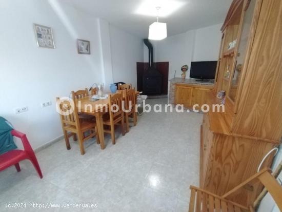 CASA ADOSADA CON 3 HABITACIONES, BUHARDILLA Y SOLARIUM EN VENTA, EN EL REBOLLEDO - ALICANTE