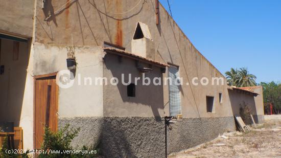 TERRENO CON CASA DE CAMPO EN PEÑA DE LAS AGUILAS - ALICANTE