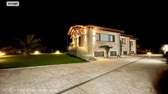 Chalet individual con 5 apartamentos, frente al mar, a la venta en LLanes, Asturias, España - ASTUR