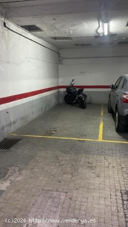  PLAZA DE PARKING PARA COCHE Y MOTO - BARCELONA 