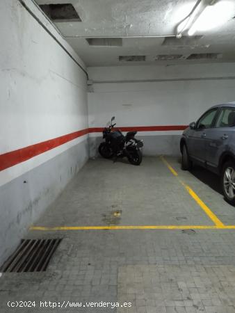 PLAZA DE PARKING PARA COCHE Y MOTO - BARCELONA