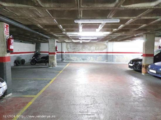 PLAZA DE PARKING PARA COCHE MEDIANO - BARCELONA