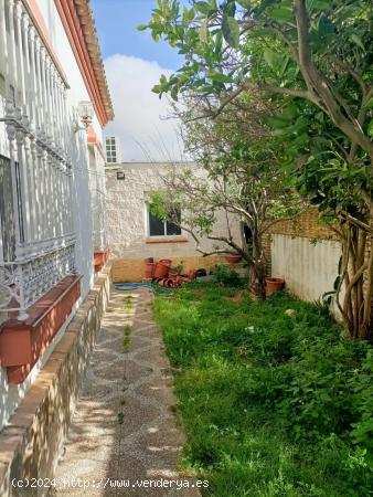 CHALET EN EL BARRIO JARANA - CADIZ