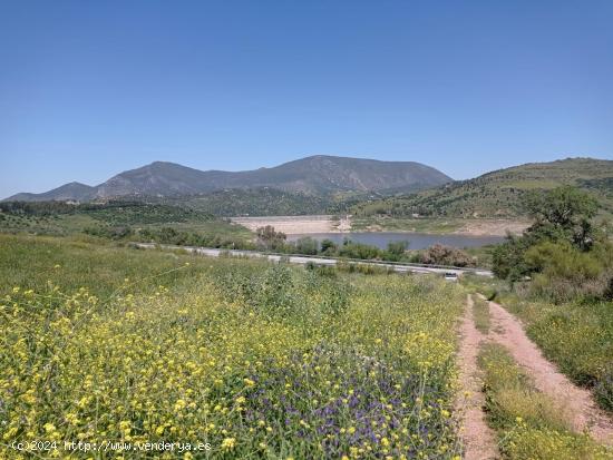 SE VENDE TERRENO EN ZAHARA DE LA SIERRA - CADIZ