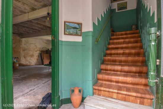 Casa con finca y hórreo en el centro de Marín - PONTEVEDRA