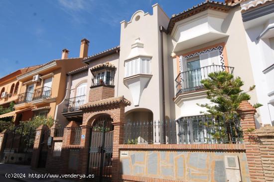 Chalet adosado de tres dormitorios, terraza,  patio y buhardilla en Las Lagunas, Mijas - MALAGA