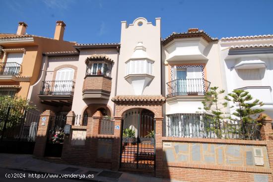 Chalet adosado de tres dormitorios, terraza,  patio y buhardilla en Las Lagunas, Mijas - MALAGA