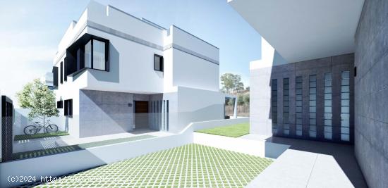 Pareado Orientacion SUR con patio 20m2 y solárium 62 m2, con piscina propia - MALAGA