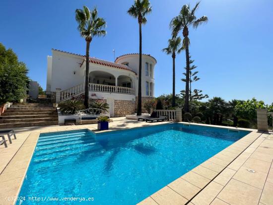 Villa con piscina y vistas al mar - TARRAGONA