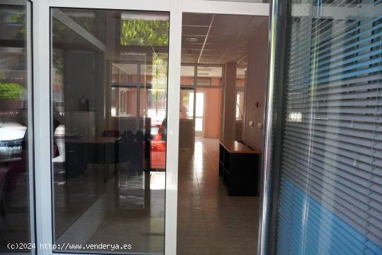 Local Comercial con dos accesos - MURCIA