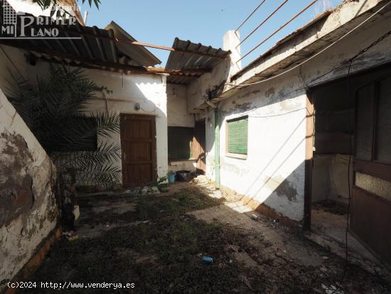 CASA VIEJA PARA DERRIBAR, CON 156 M2 DE PARCELA POR 87.000 EUROS - CIUDAD REAL