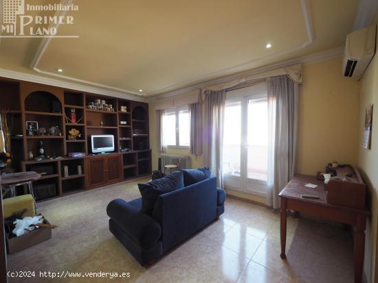 *¡Tu vivienda para entrar a vivir con excelentes vistas, terraza y ascensor por solo 55.000€!* - 