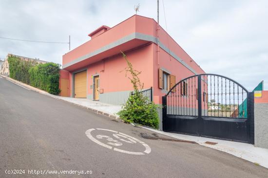 Casa Independiente con Piscina y 2618 m2 de terreno en Firgas - La Caldera -  Gran Canaria - LAS PAL