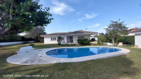 ¡Vive en el chalet de tus sueños en L'Ametlla de Mar con piscina, garaje y más! - TARRAGONA