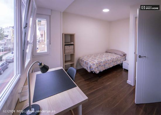 Se alquila habitación en piso de 3 dormitorios en Burjassot, Valencia - VALENCIA