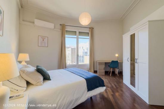  Habitaciones en alquiler en el apartamento de 6 dormitorios en Sant Gervasi - BARCELONA 