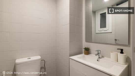 Se alquilan habitaciones en un apartamento de 5 dormitorios en L'Eixample - BARCELONA