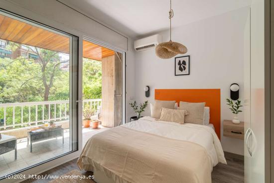 Se alquilan habitaciones en un apartamento de 5 dormitorios en L'Eixample - BARCELONA