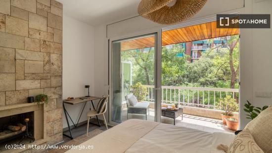 Se alquilan habitaciones en un apartamento de 5 dormitorios en L'Eixample - BARCELONA