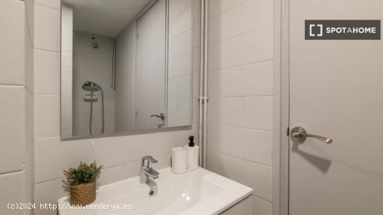 Se alquilan habitaciones en un apartamento de 5 dormitorios en L'Eixample - BARCELONA