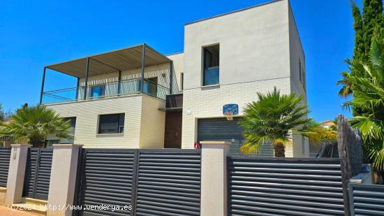 Chalet Esquinero de diseño en Cunit Residencial - TARRAGONA