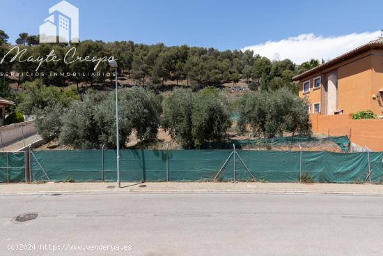  Terreno urbanizable en Granada  en una zona tranquila y demandada con 687 m2 de superficie parcela.  