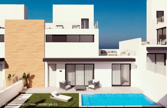  Villas adosadas de 2 dormitorios con Solárium y Piscina privada en Villamartin - ALICANTE 