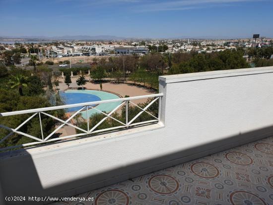 BONITO ATICO VISTAS PARQUE NACIONES,2 HABS CON PISCINA,GRAN TERRAZA + GARAJE + TRASTERO - ALICANTE