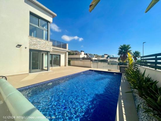  Villa Seminueva con piscina propia en Finestrat - ALICANTE 